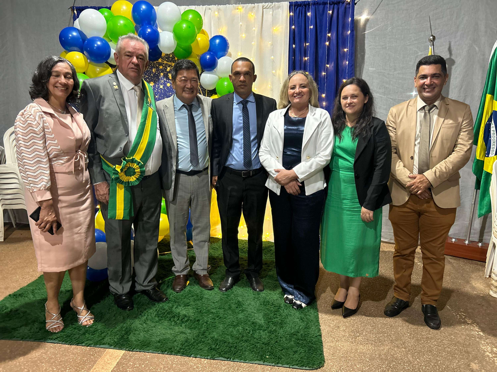 em-noite-memoravel,-prefeito,-vice-prefeito-e-vereadores-prestam-juramento-e-sao-empossados-para-quatro-anos-de-mandato