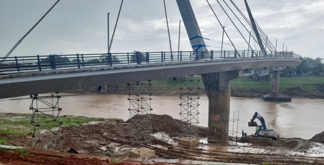 governo-do-acre-segue-com-as-obras-de-recuperacao-da-passarela-joaquim-macedo