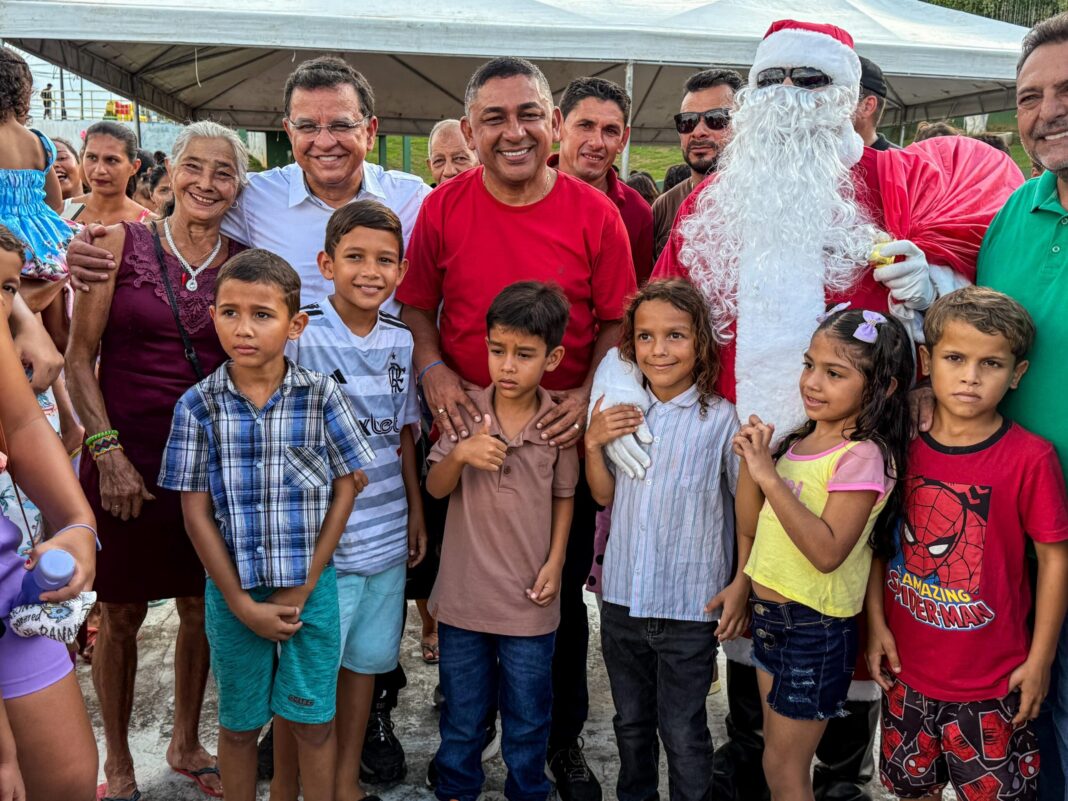 luiz-gonzaga-participa-de-entrega-de-presentes-de-natal-em-porto-walter