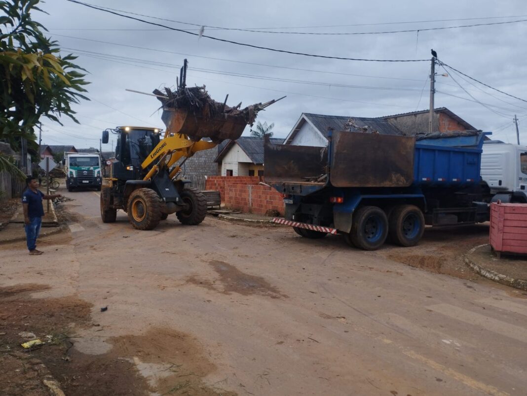 deracre-e-prefeitura-de-sena-madureira-realizam-acao-de-limpeza-na-cidade