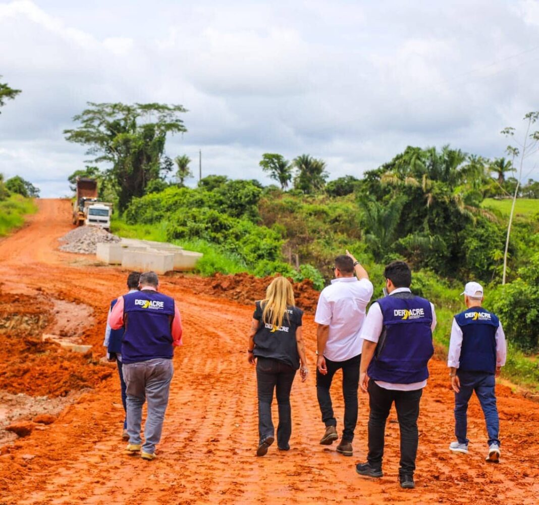 governo-do-acre-acompanha-andamento-das-obras-da-estrada-da-variante-em-xapuri