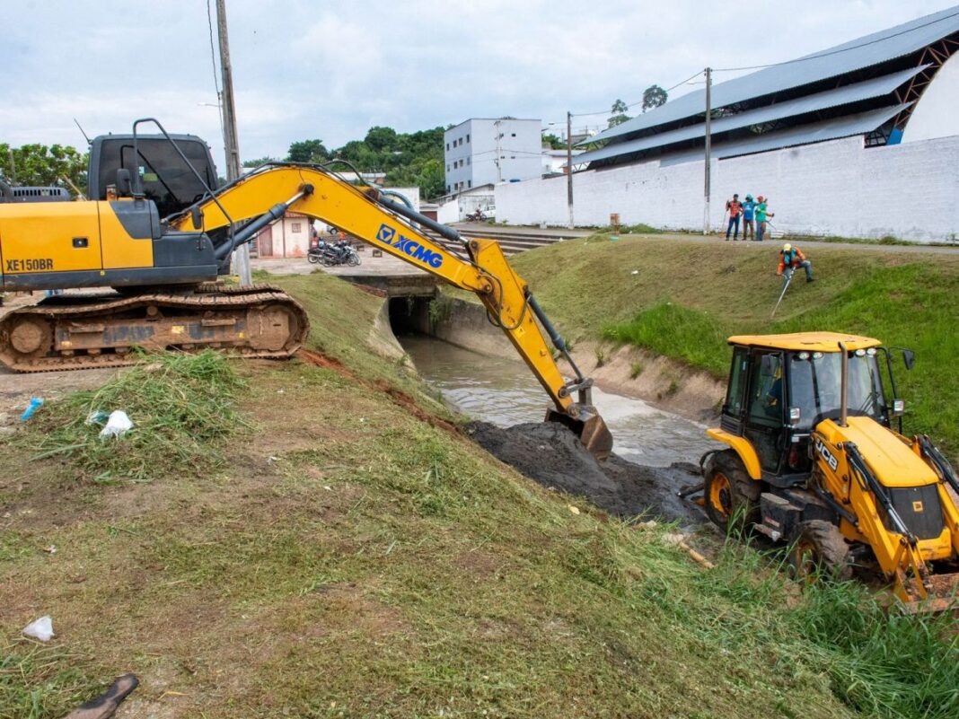 prefeitura-de-cruzeiro-do-sul-inicia-mutirao-de-limpeza-nos-bairros-da-cidade-com-foco-no-combate-a-dengue