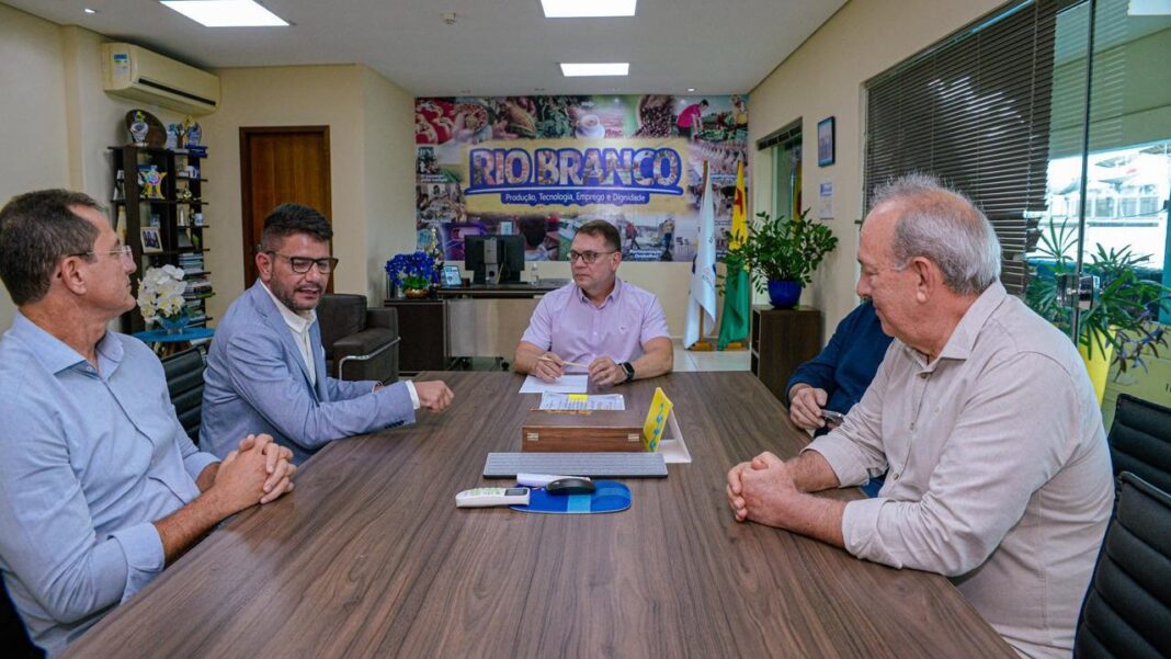 prefeito-em-exercicio-e-governador-do-acre-discutem-parcerias-e-seguranca-em-rio-branco