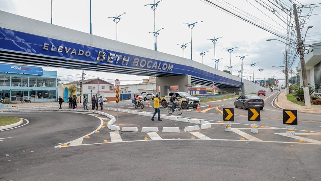 prefeitura-de-rio-branco-fiscaliza-transito-no-primeiro-elevado-da-capital-para-instruir-motoristas-infratores