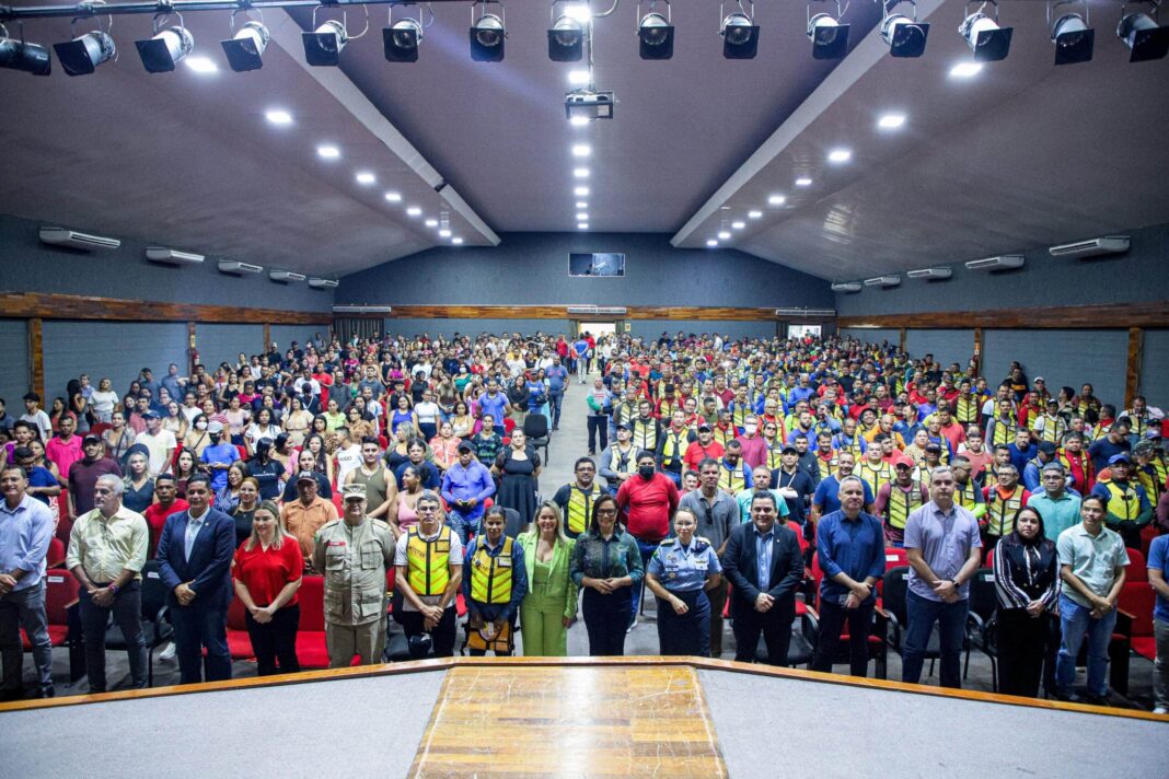 governo-do-acre-realiza-entrega-de-carteiras-de-habilitacao-pelo-cnh-social,-coletes-e-sanciona-lei-de-isencao-para-mototaxistas