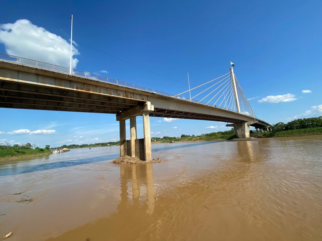 deracre,-dnit-e-corpo-de-bombeiros-finalizam-a-remocao-dos-balseiros-da-ponte-da-uniao,-no-rio-jurua