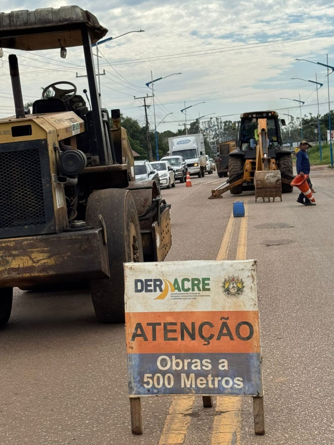 deracre-realiza-operacao-tapa-buraco-na-ac-40,-no-trecho-da-vila-acre,-em-rio-branco