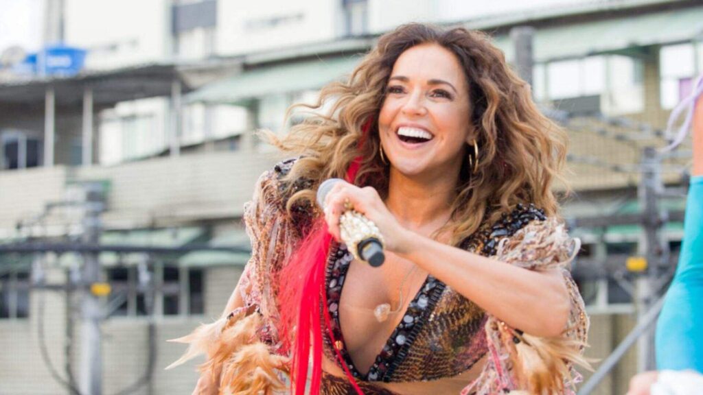 daniela-mercury-cita-troca-do-termo-‘iemanja’-na-musica-‘caranguejo’