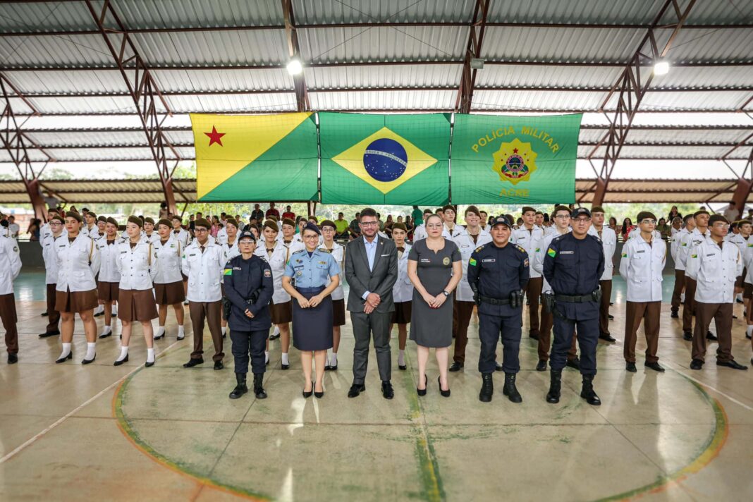 durante-formatura-de-mais-de-130-alunos-no-ensino-medio,-governador-reforca-compromisso-com-a-educacao-publica:-‘estamos-no-caminho-certo’