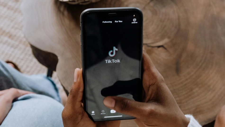 tiktok-sai-do-ar-nos-estados-unidos;-empresa-aposta-em-intervencao-de-trump