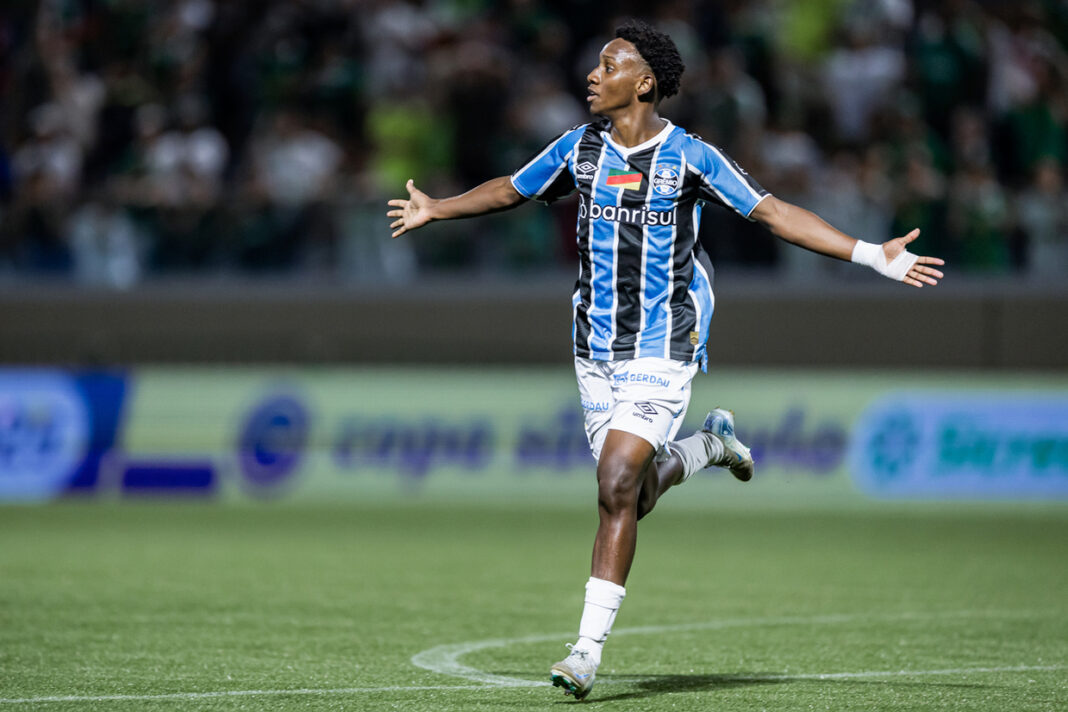 gremio-vira,-supera-palmeiras-e-agenda-semifinal-da-copinha-com-o-corinthians