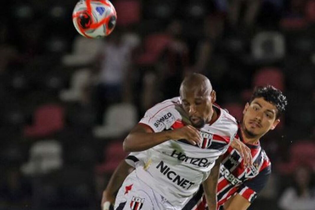 ainda-sem-titulares,-sao-paulo-estreia-no-paulista-com-empate-sem-gols-contra-botafogo