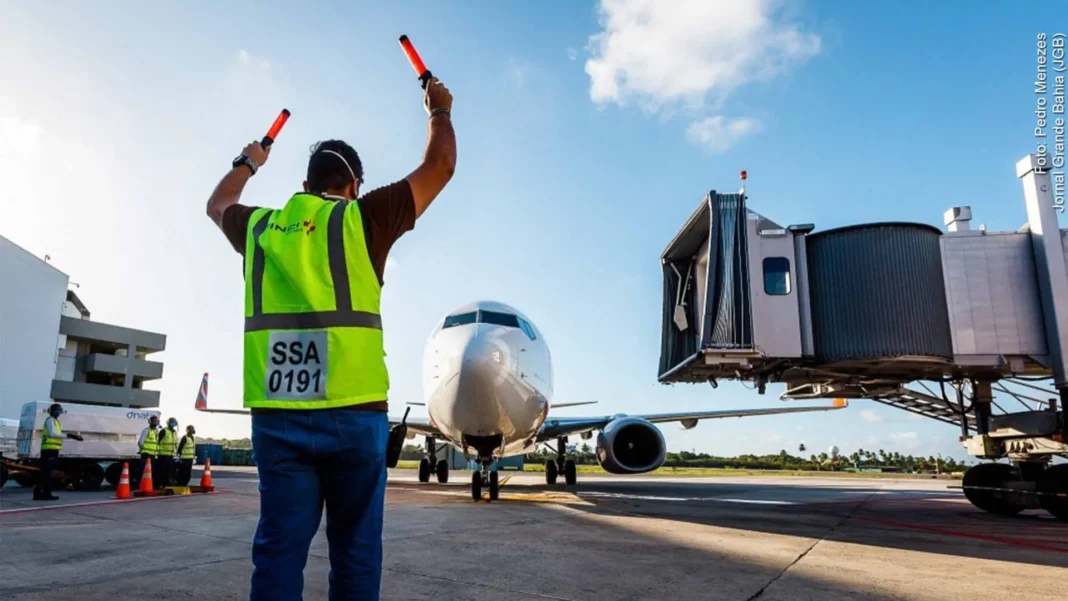 passageiro-de-67-anos-morre-ao-cair-de-escada-em-desembarque-de-aviao-no-interior-de-sp