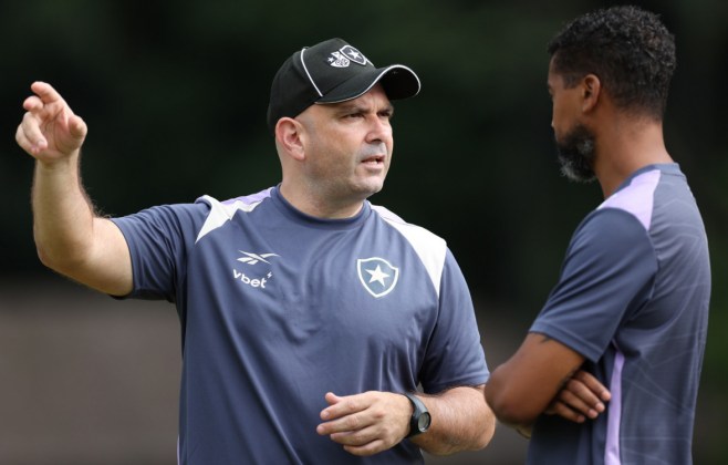 botafogo-segue-em-busca-de-treinador-e-tem-grupo-reduzido-na-pre-temporada