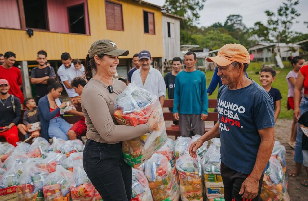 prefeitura-de-cruzeiro-do-sul-entrega-cestas-basicas-a-comunidades-ribeirinhas