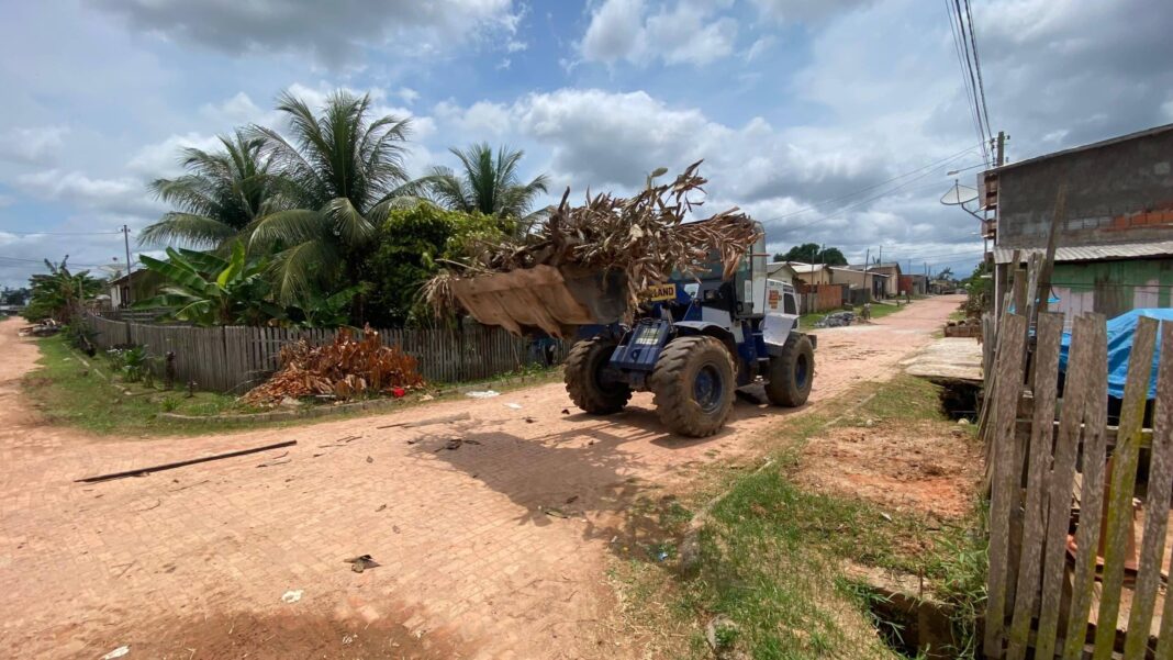 deracre-e-prefeitura-de-feijo-intensificam-limpeza-no-bairro-zenaide-paiva-para-combater-aedes-aegypti-e-promover-a-saude-publica