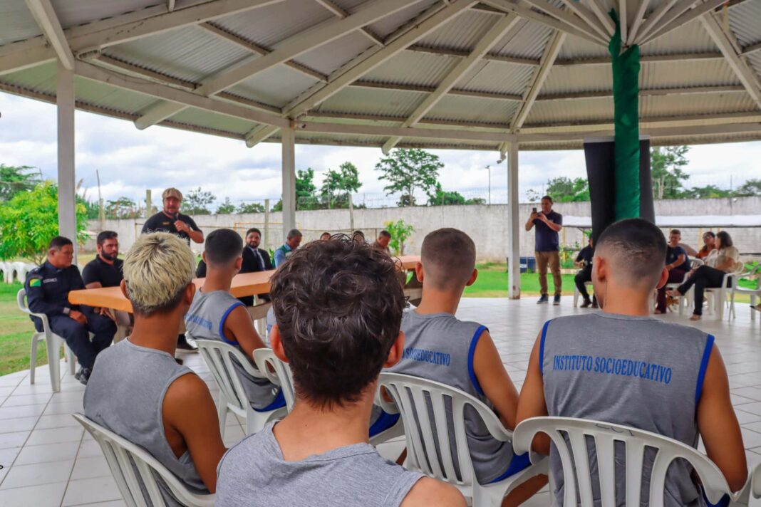 projeto-portas-abertas:-governo-do-acre-entrega-certificados-a-reeducandos-do-instituto-socioeducativo-em-brasileia