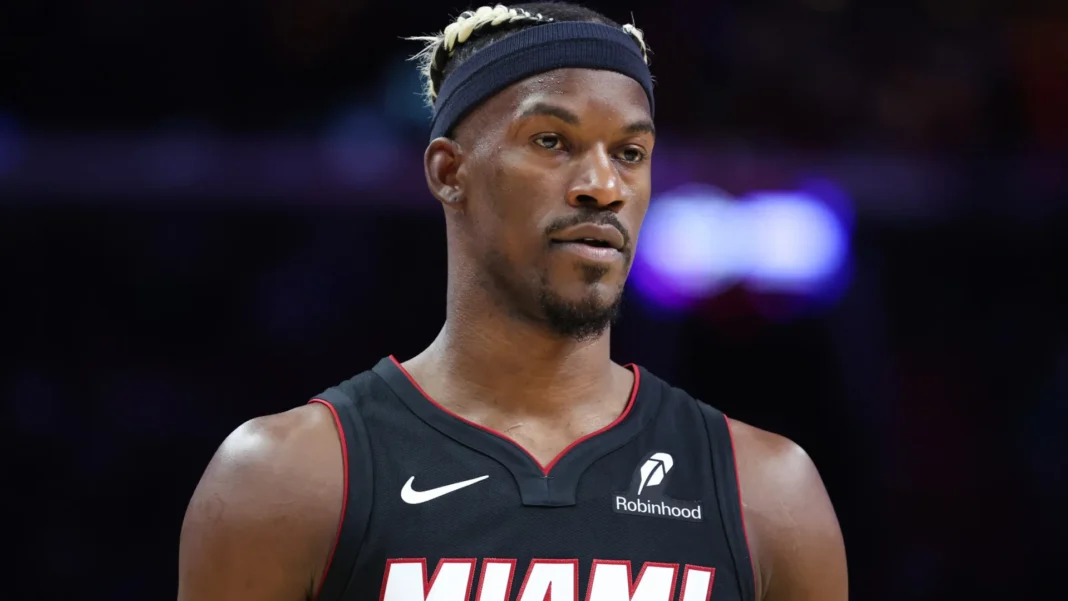 miami-heat-suspende-jimmy-butler-por-mais-por-dois-jogos-por-voo-perdido-e-‘insubordinacao’