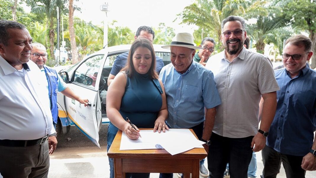 prefeitura-de-rio-branco-entrega-caminhonete-para-reforcar-acoes-sociais-na-capital