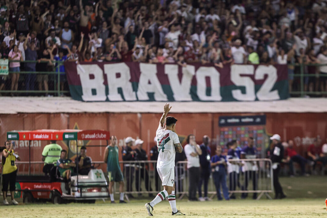 cano-faz-dois,-fluminense-bate-portuguesa-e-se-recupera-no-carioca