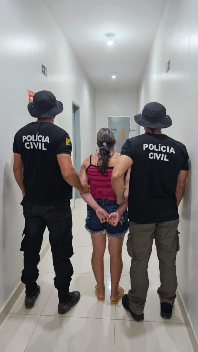 mulher-e-presa-com-droga-e-dinheiro-durante-operacao-da-policia-civil-em-mancio-lima-ac