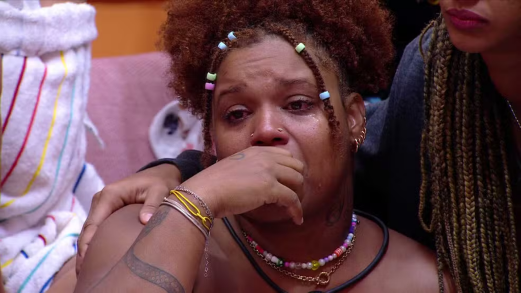 bbb-25:-camilla-chora-apos-escutar-comentario-de-renata-no-almoco