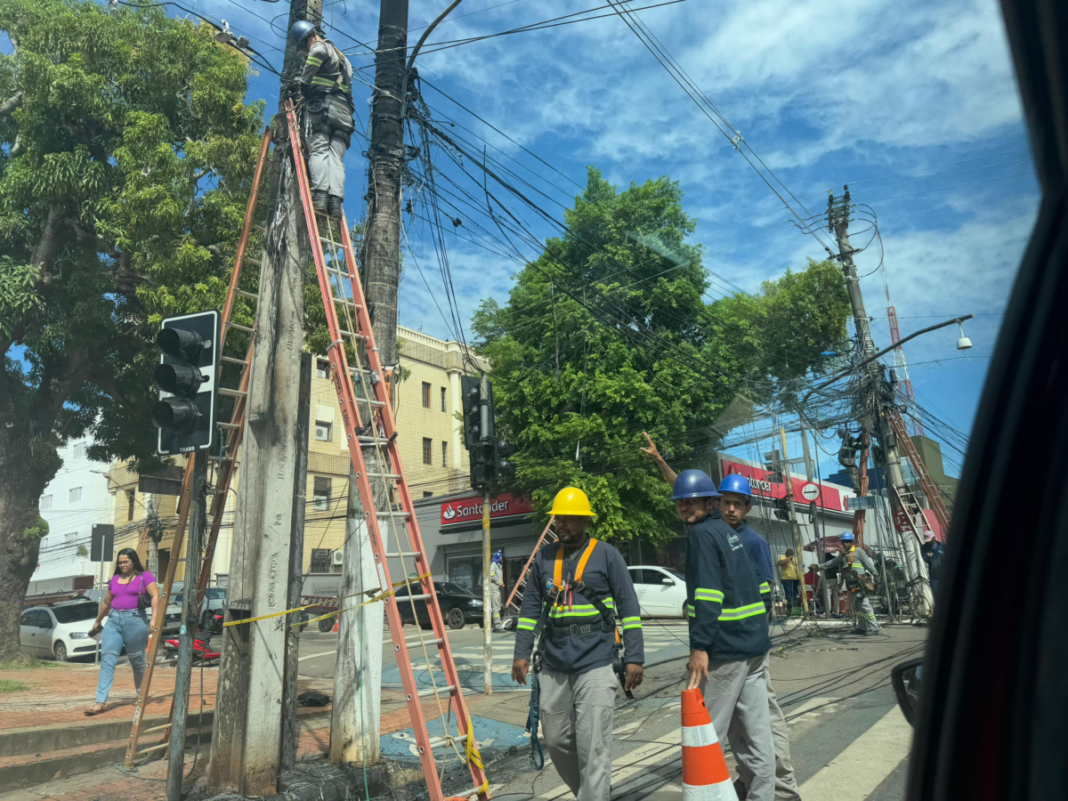 furto-de-cabos-eletricos-causa-curto-circuito,-interrompe-servicos-e-fecha-vias-em-rio-branco