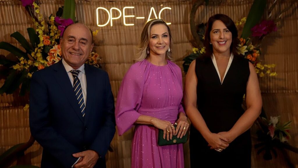 prefeito-de-rio-branco-prestigia-posse-da-nova-defensora-publica-geral-do-acre,-juliana-marques