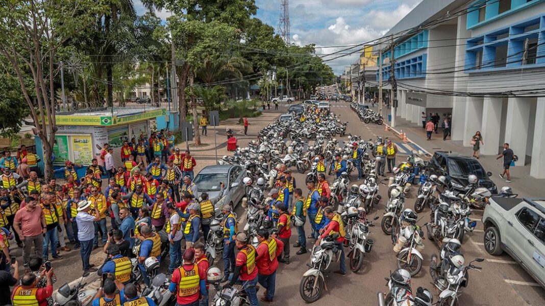 mototaxistas-fazem-ato-de-agradecimento-a-prefeitura-por-estar-cobrando-cumprimento-da-lei-com-relacao-aos-clandestinos