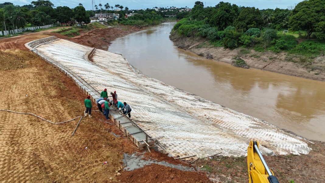 deracre-trabalha-na-concretagem-da-orla-do-rio-acre-em-brasileia