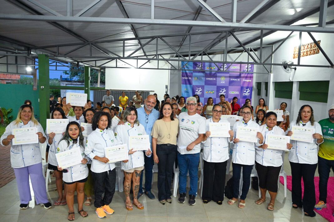 mulheres-sao-certificadas-em-curso-de-salgados-oferecido-pelo-ieptec-em-parceria-com-o-instituto-olhar-de-anjo