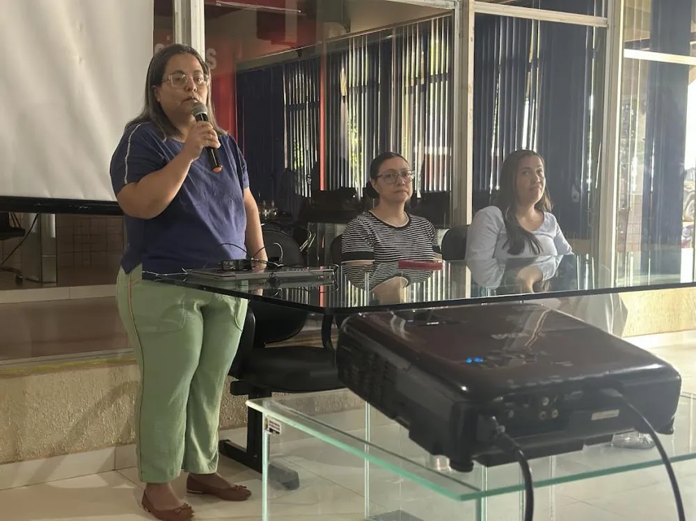 em-placido-de-castro,-secretaria-municipal-de-saude-promove-palestra-sobre-saude-mental-para-servidores