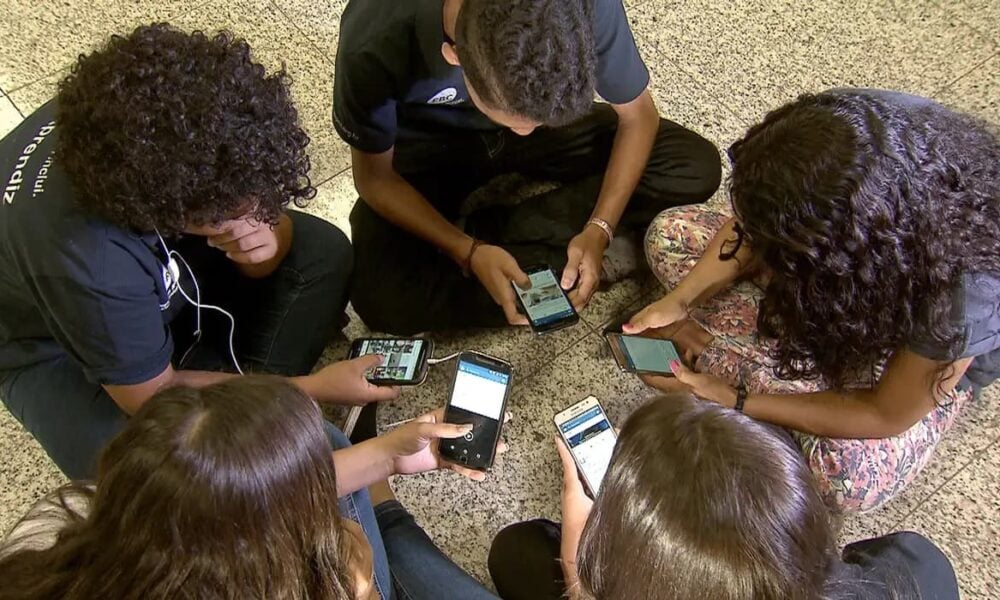 mec-lanca-guias-sobre-uso-de-celulares-em-ambiente-escolar