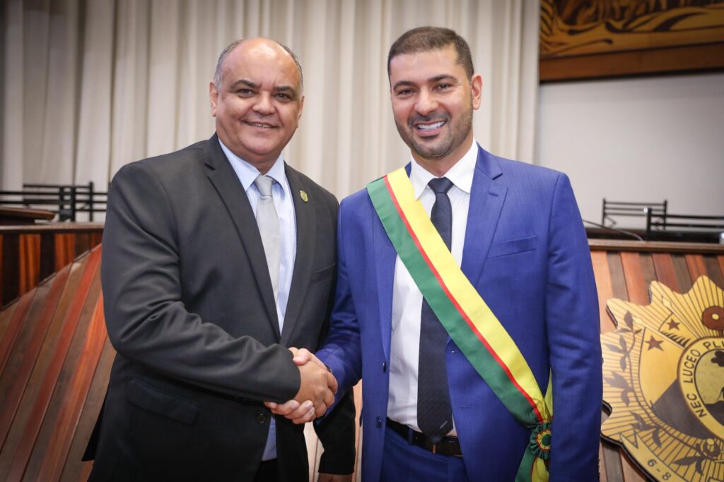 delegado-geral-da-pcac-prestigia-posse-da-nova-mesa-diretora-da-aleac-para-o-bienio-2025/2026