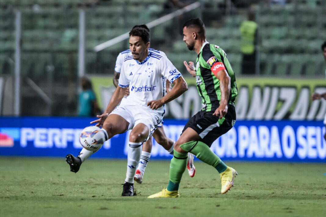 cruzeiro-empilha-chances,-sofre,-mas-arranca-empate-com-america-no-fim