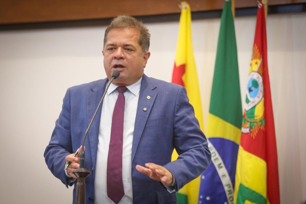 deputado-marcus-cavalcante-critica-a-contratacao-emergencial-no-municipio-de-feijo