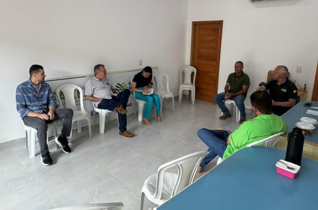 prefeito-olavinho-boiadeiro-participa-de-reuniao-para-discutir-desenvolvimento-de-acrelandia