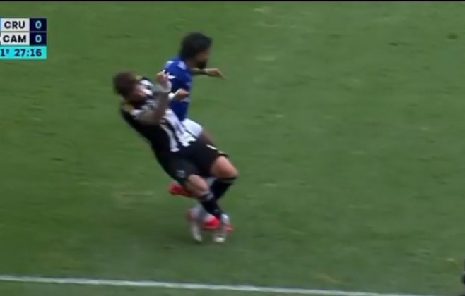 em-primeiro-classico-pelo-cruzeiro,-gabigol-e-expulso-aos-27-minutos-por-cotovelada