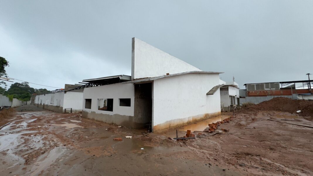 prefeito-de-rio-branco-realiza-visita-tecnica-a-obra-da-creche-na-vila-acre  