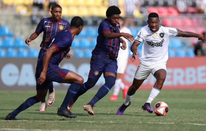 com-reservas,-botafogo-perde-para-o-madureira-por-2-a-0-e-coleciona-quarta-derrota-no-carioca