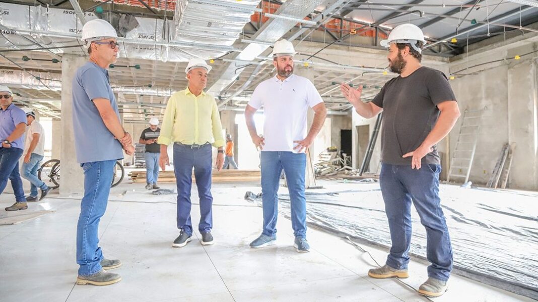 prefeito-de-rio-branco-visita-obra-do-novo-predio-da-rbprev-em-rio-branco