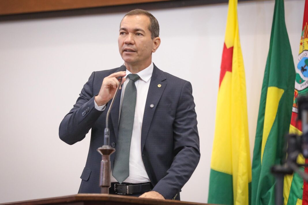 gene-diniz-defende-reajuste-salarial-para-militares-e-cobra-solucao-do-governo