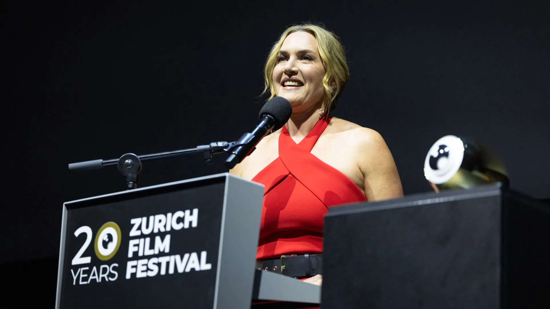 kate-winslet-tera-sua-estreia-como-diretora-em-drama-produzido-pela-netflix