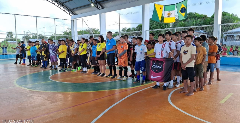 com-grande-presenca-de-publico-prefeitura-promove-abertura-dos-campeonatos-de-futsal-sub-14-e-master-2025