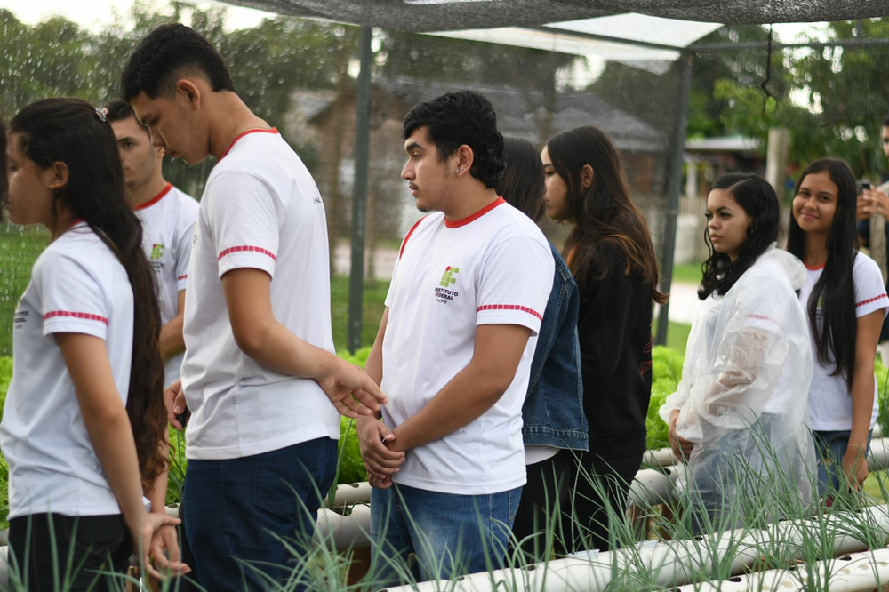 alunos-do-ifac-de-xapuri-participam-de-aula-de-campo-em-projeto-de-hidroponia-mantido-pela-prefeitura