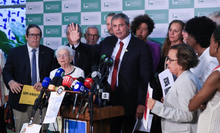 governistas-cobram-apuracao-de-denuncia-contra-bolsonaro-e-oposicao-critica-falta-de-provas