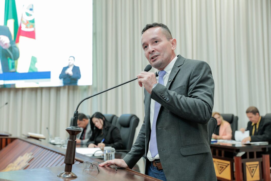 adailton-cruz-denuncia-descumprimento-do-piso-da-enfermagem-e-cobra-providencias