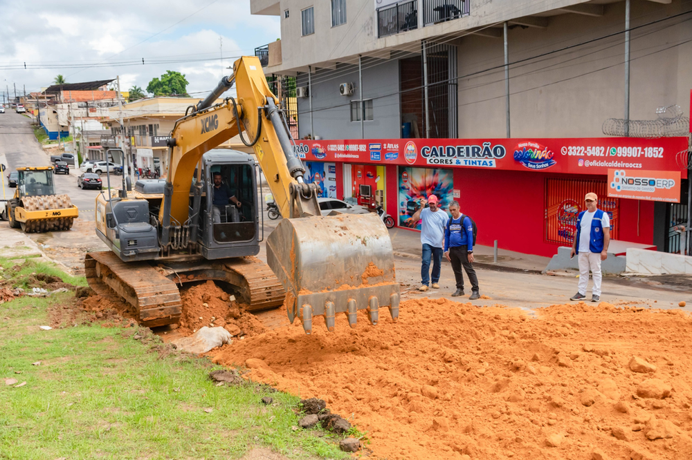 prefeitura-de-cruzeiro-do-sul-realiza-servicos-de-drenagem-e-recapeamento-em-vias-da-cidade
