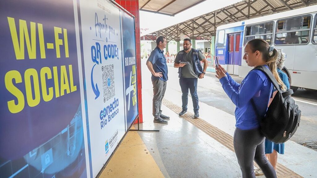 prefeitura-de-rio-branco-entrega-internet-gratis-no-terminal-urbano