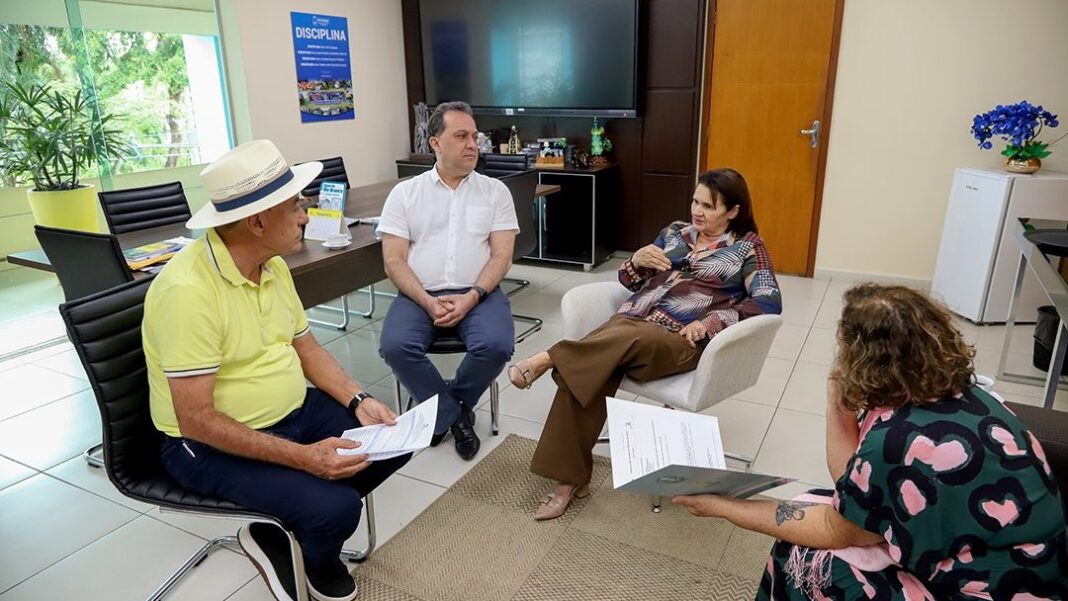 prefeito-de-rio-branco-recebe-convite-da-presidente-do-tce-para-participar-do-tce-itinerante 